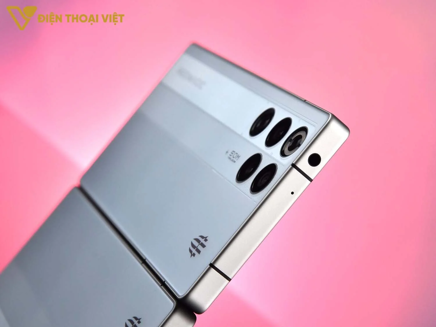 red-magic-11-pro-canh-tren-1