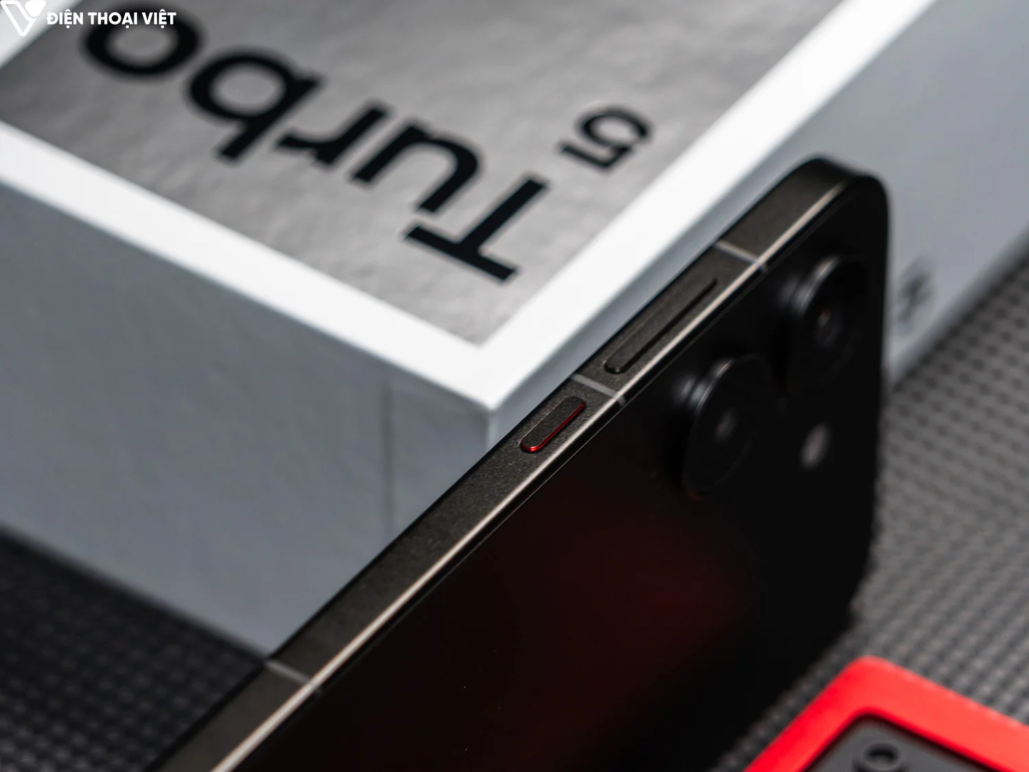 redmi-turbo-5-canh-ben-1