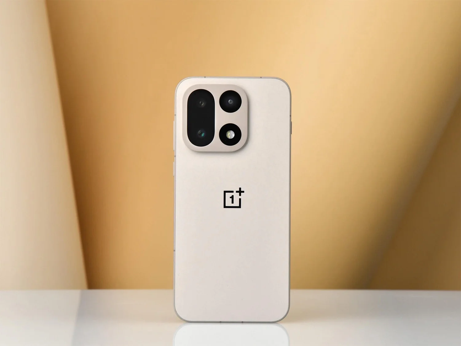 Tham khảo ngoại hình OnePlus 15
