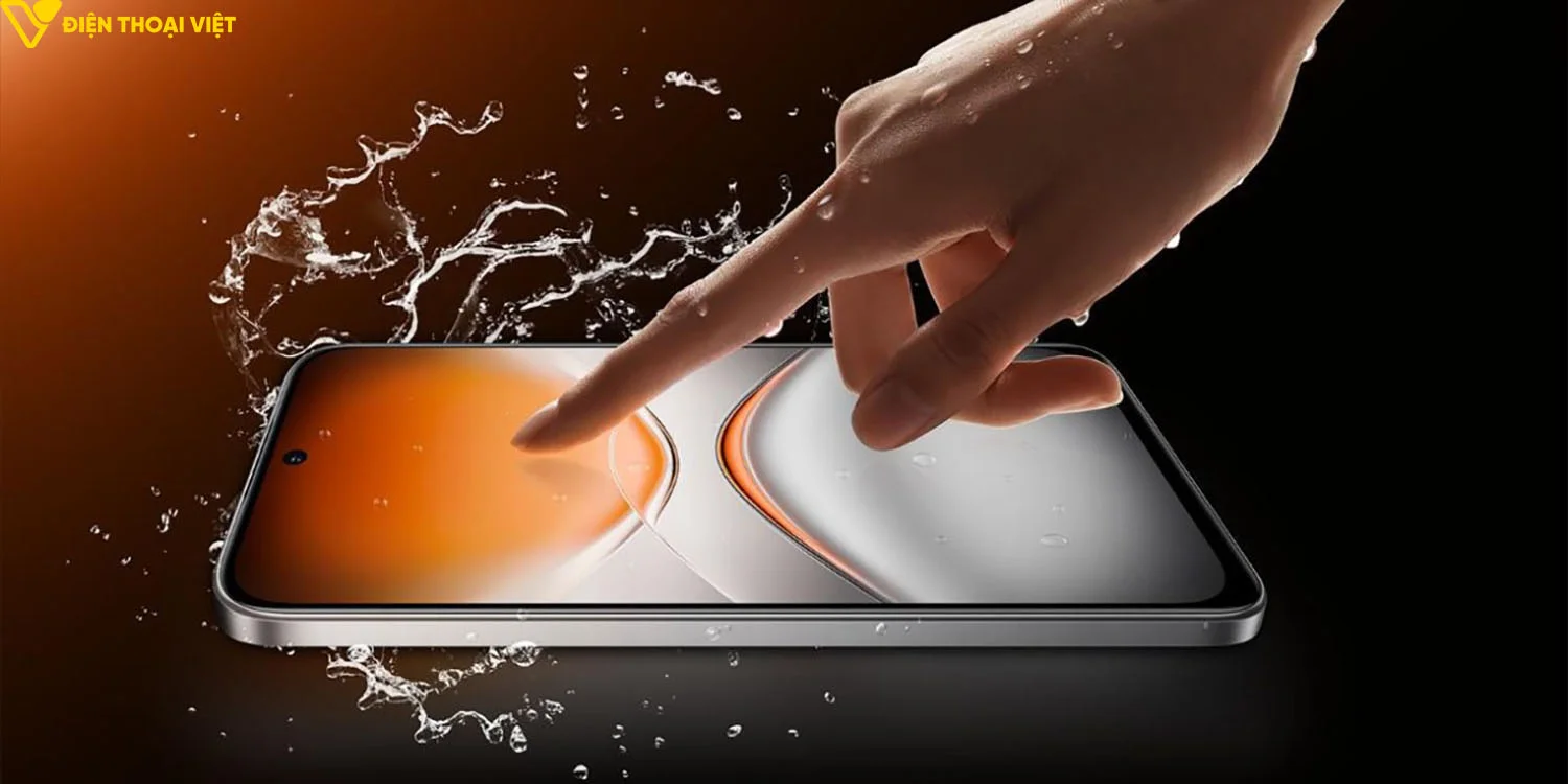 Mặt trước của Tecno Pova 8 là màn hình IPS LCD 6.76 inch