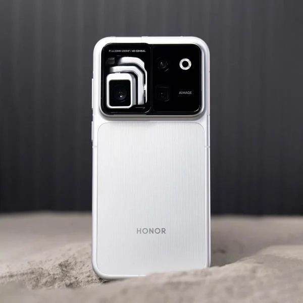 Honor Robot Phone (Snapdragon 8 Elite Gen 5 - Camera tracking 3D)