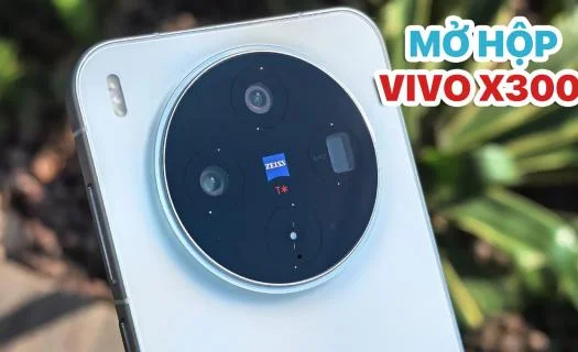 Mở hộp Vivo X300: Vẻ ngoài cuốn hút cùng sự gọn nhẹ