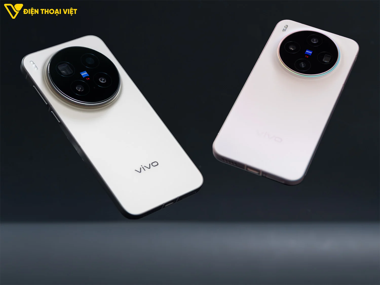 Tham khảo ngoại hình Vivo X300 (phải) và Vivo X300 Pro (trái)