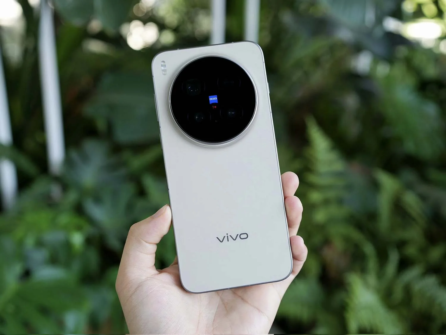 Top 7 điện thoại chụp ảnh đẹp Vivo X300 Pro