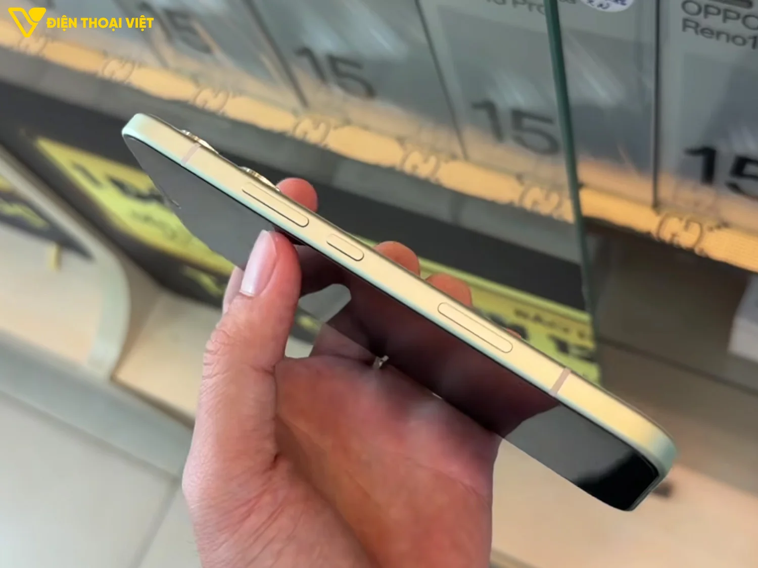 Thiết kế cạnh phải Honor 600 Lite