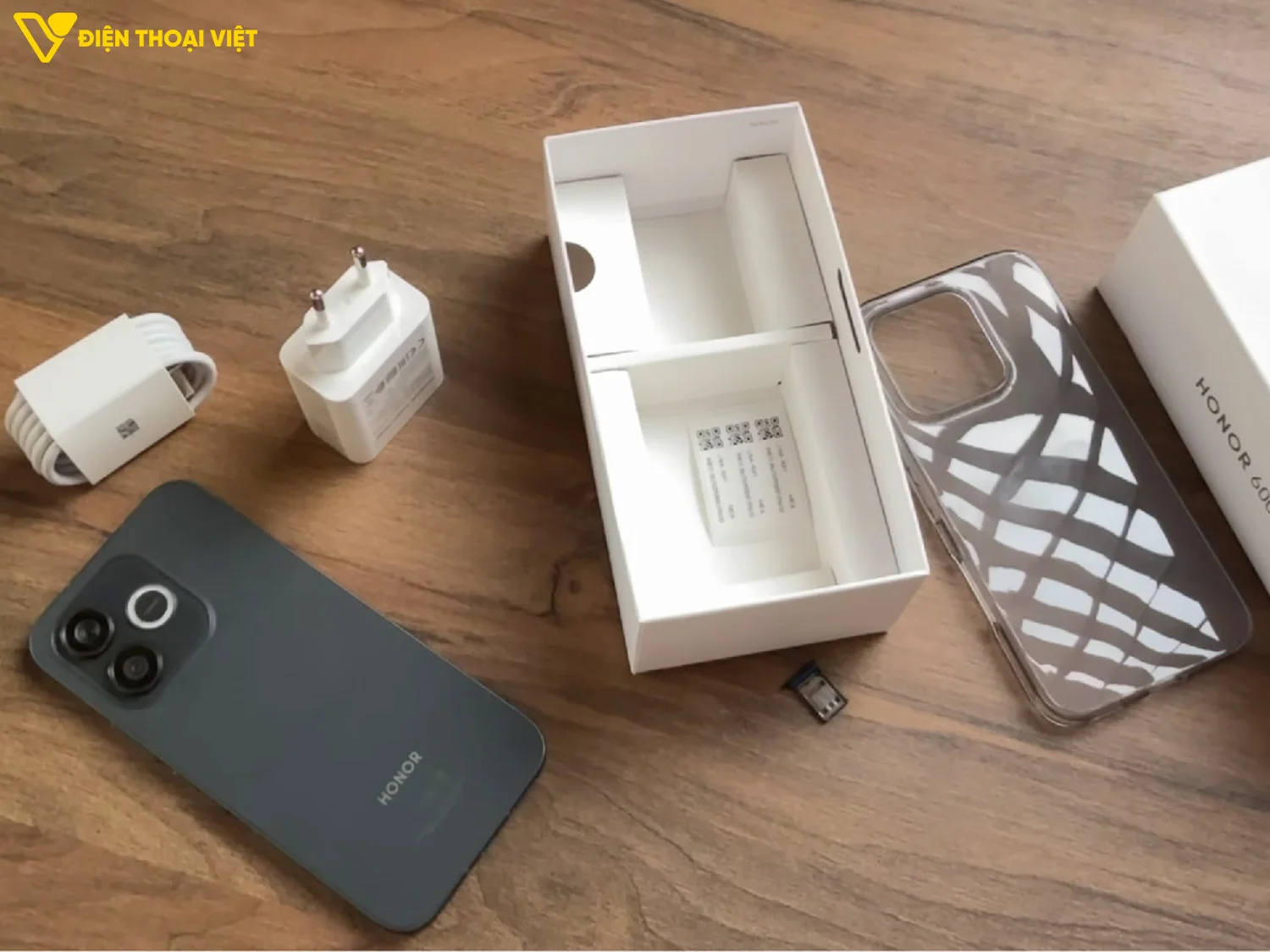 Phụ kiện bên trong hộp đựng Honor 600 Lite