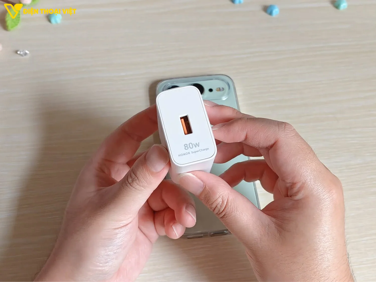 Pin 8600mAh và sạc 80W trên Honor 600