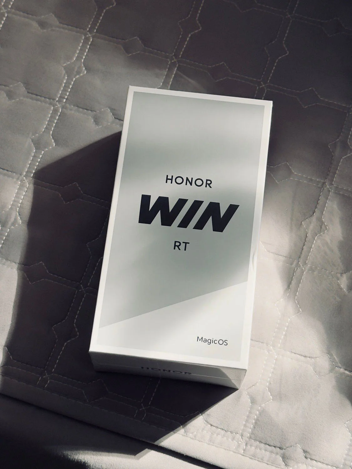 tren-tay-honor-win-rt-hop