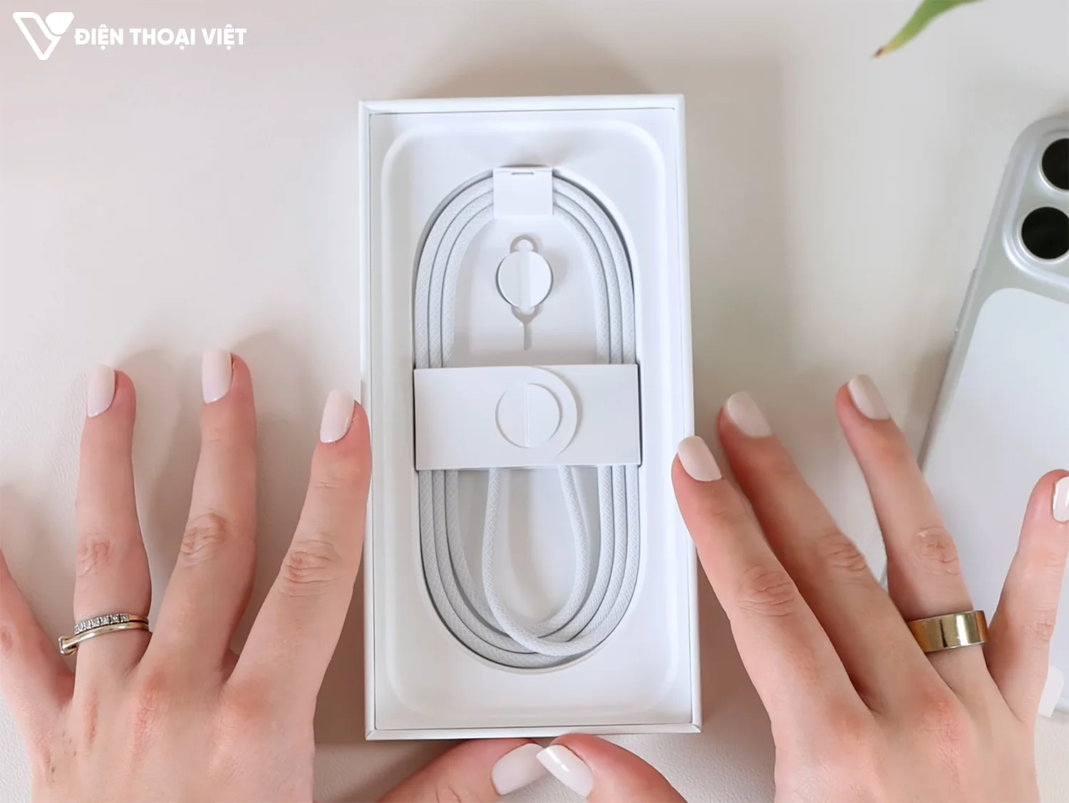 tren-tay-iphone-17-pro-cap-sac