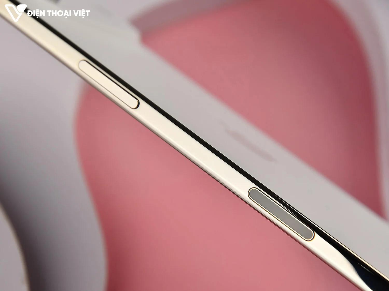 tren-tay-iphone-air-canh-phai