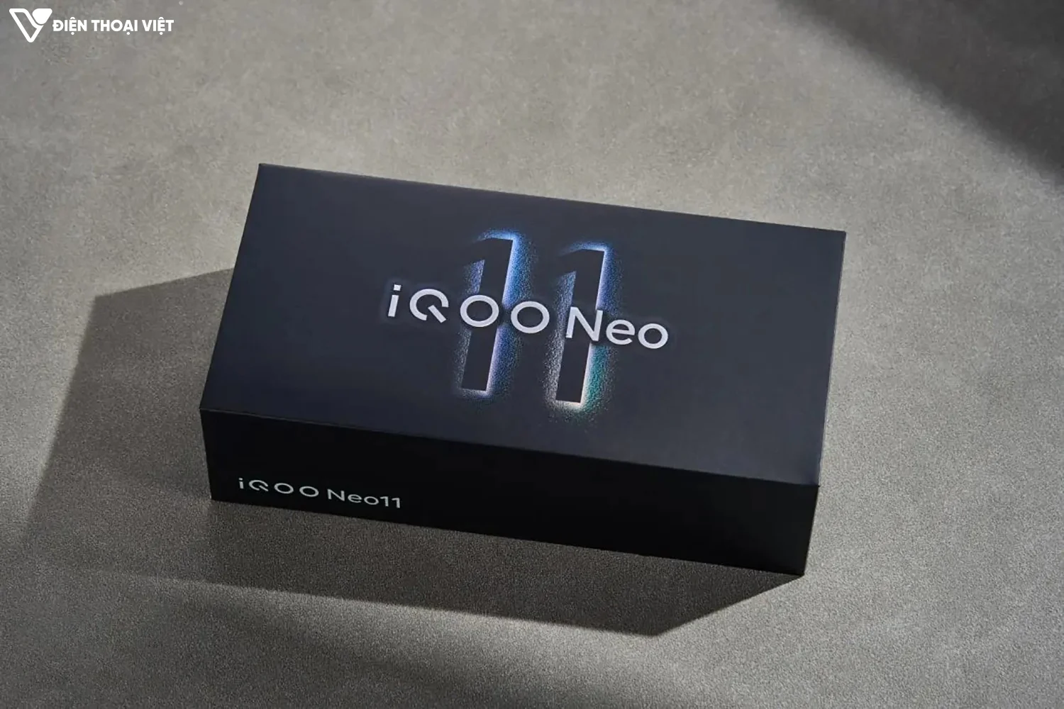 tren-tay-iqoo-neo-11-hop-dung