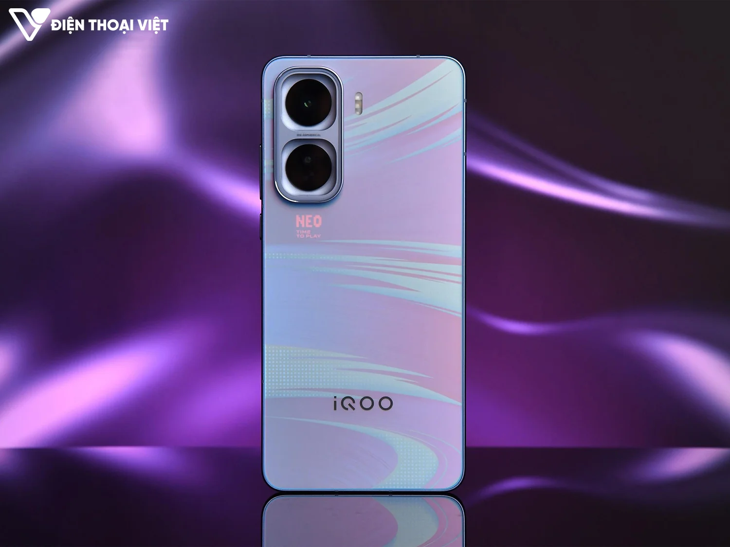 tren-tay-iqoo-neo-11-mat-lung