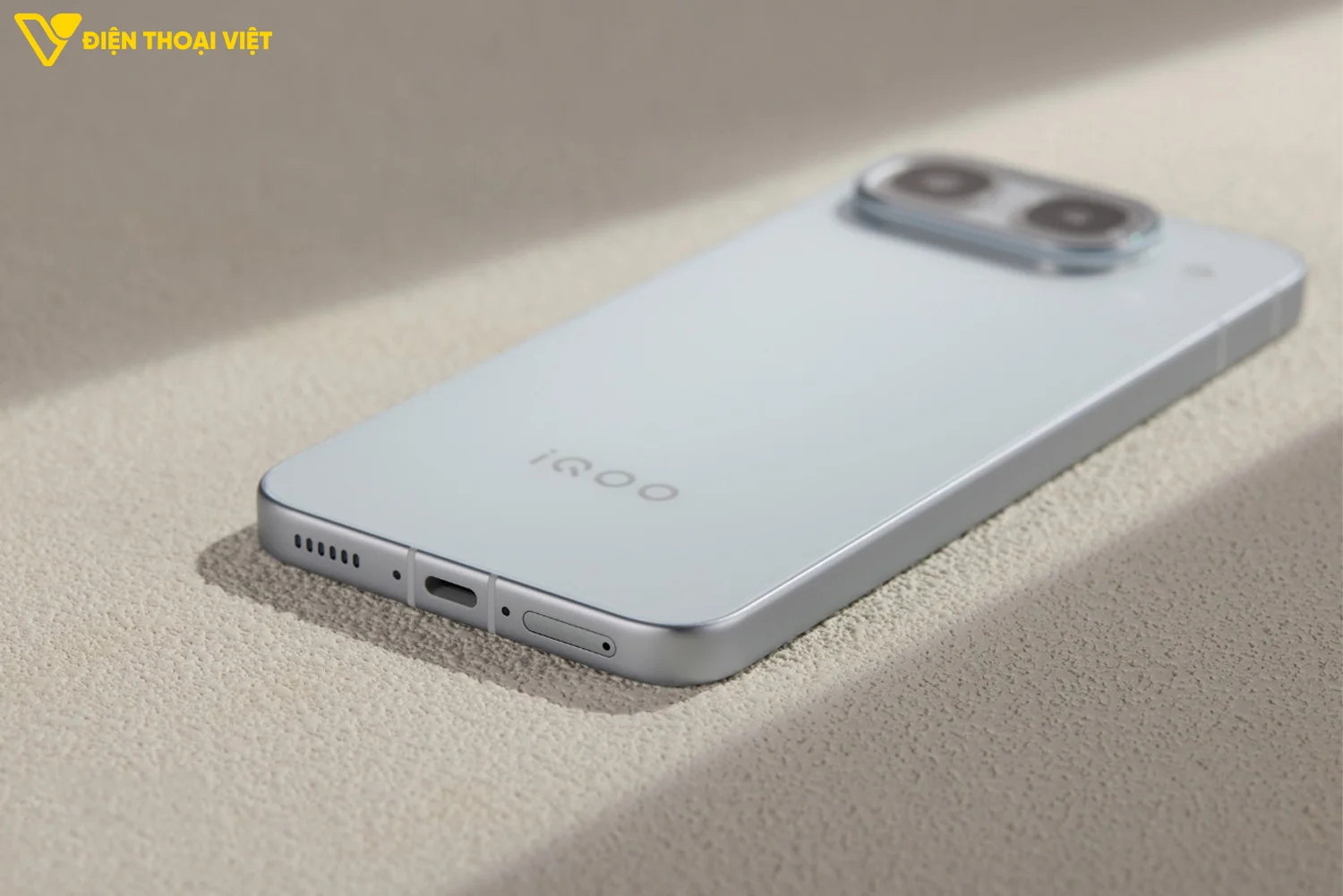 Cạnh dưới của iQOO Neo 11 Ultra