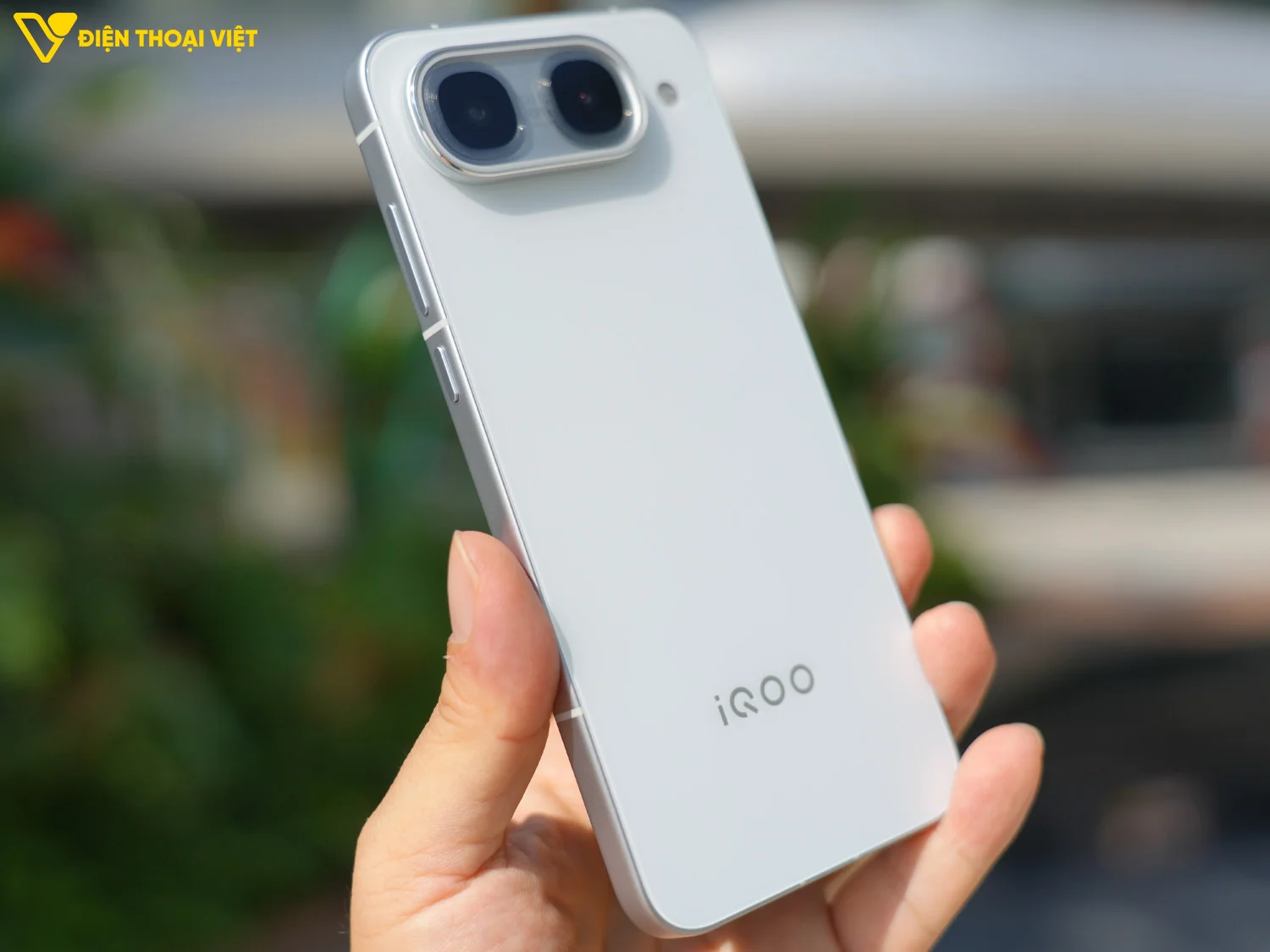 Cạnh phải của iQOO Neo 11 Ultra