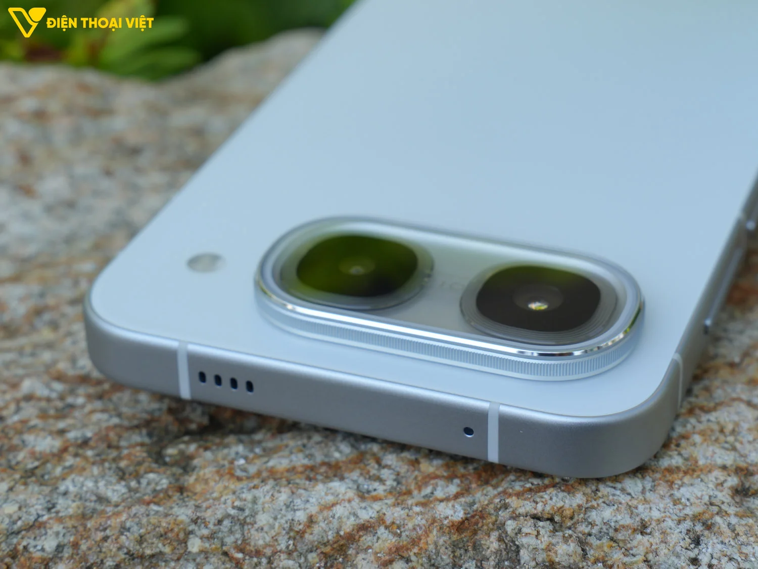 Cạnh trên của iQOO Neo 11 Ultra