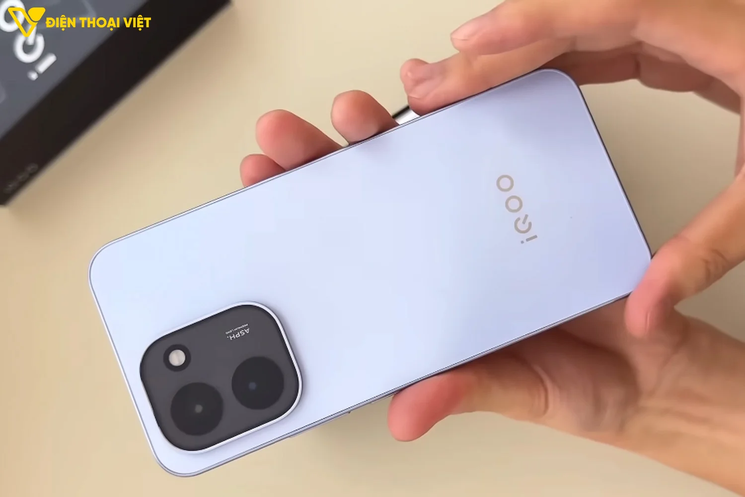 Mặt lưng trên iQOO Z11