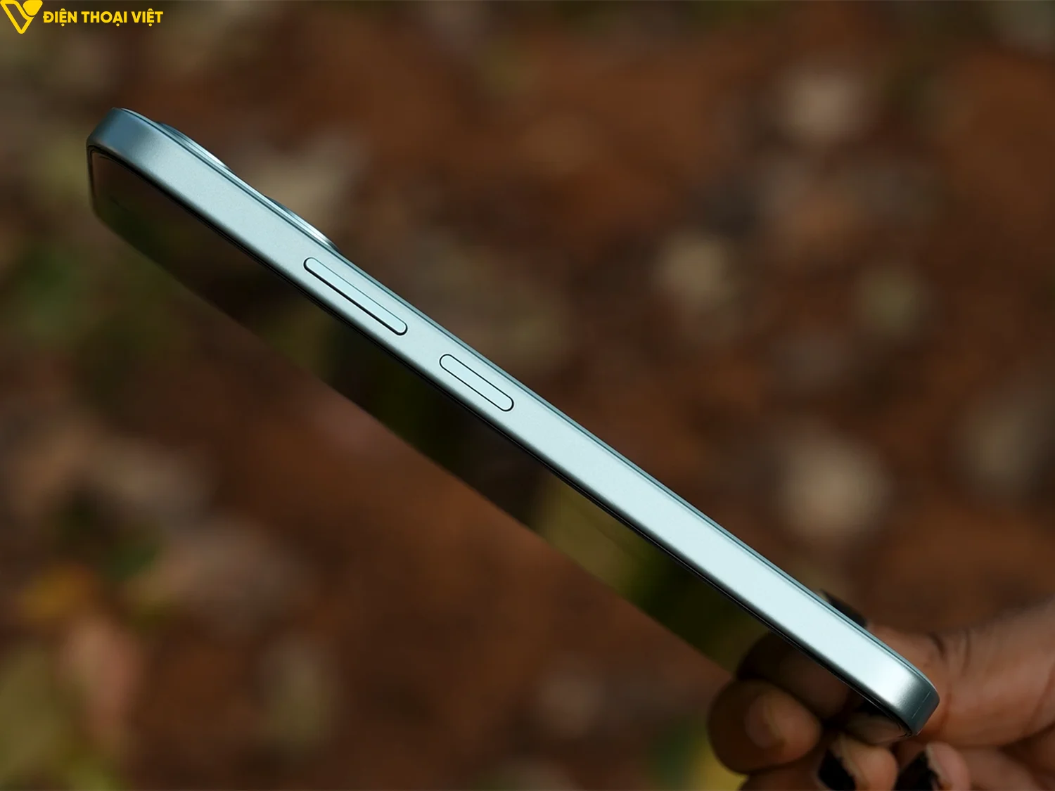 Cạnh phải iQOO Z11x