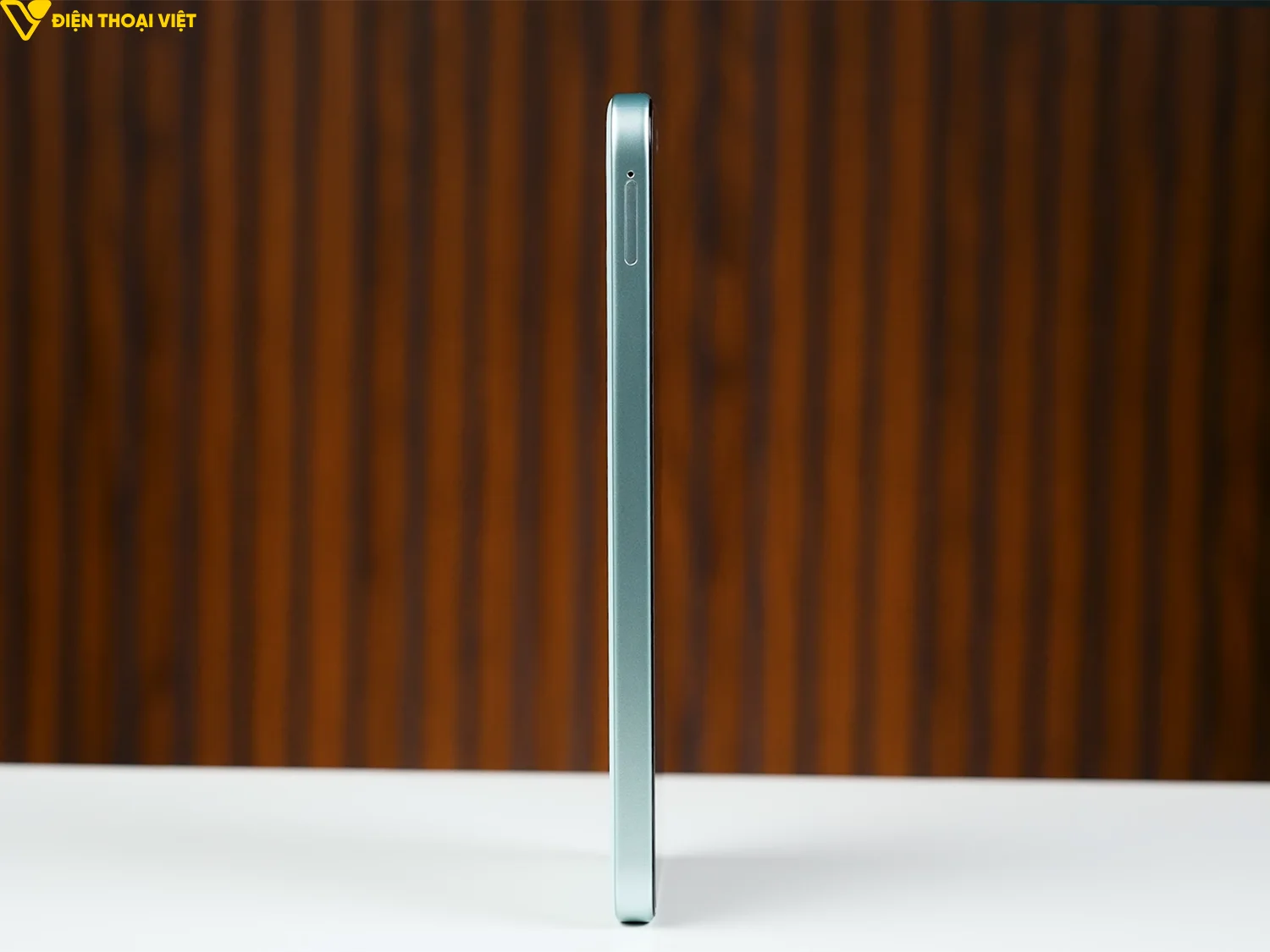 Cạnh trái iQOO Z11x