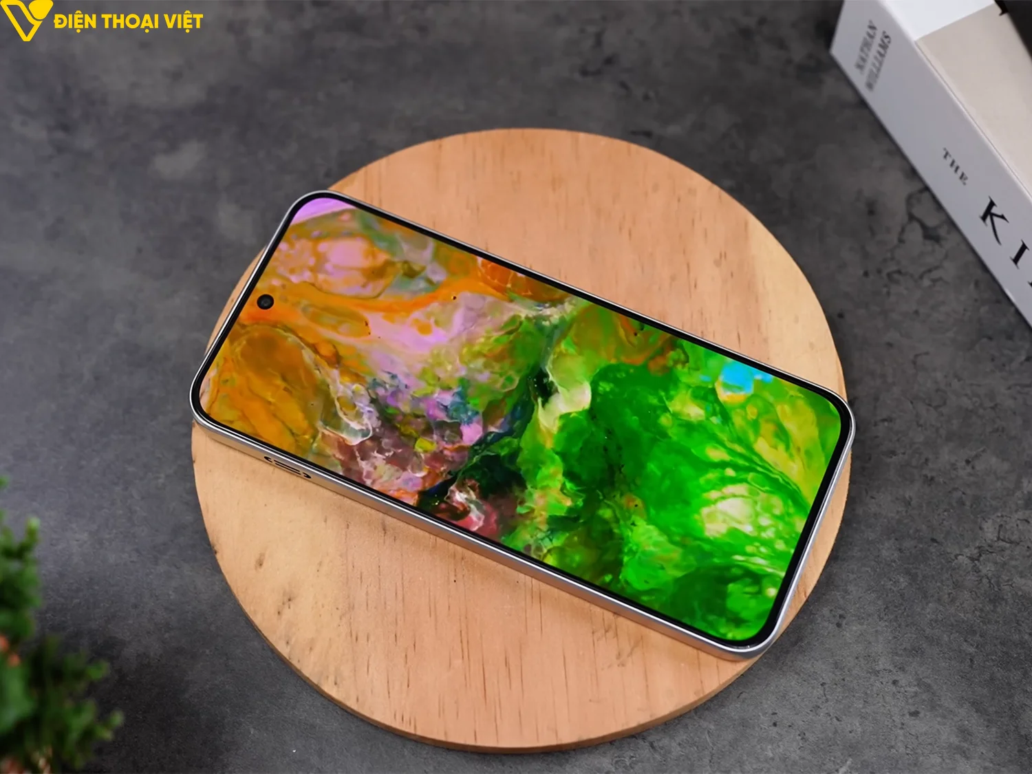 Màn hình AMOLED 6.8 inch 1.5K 144Hz