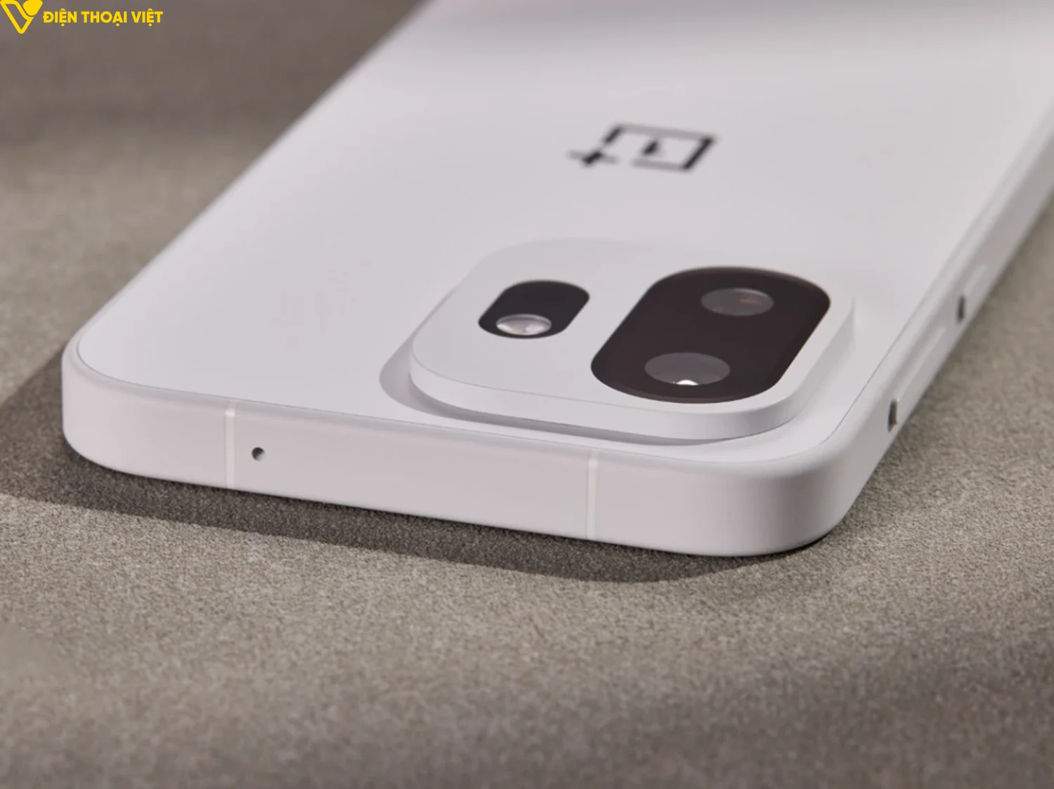 Cạnh trên OnePlus 15T