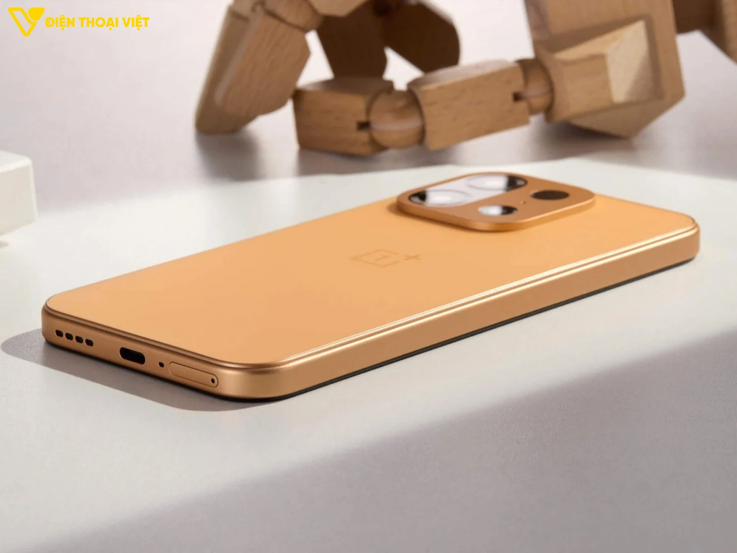 Cạnh dưới và cạnh trái OnePlus Turbo 6X Pro