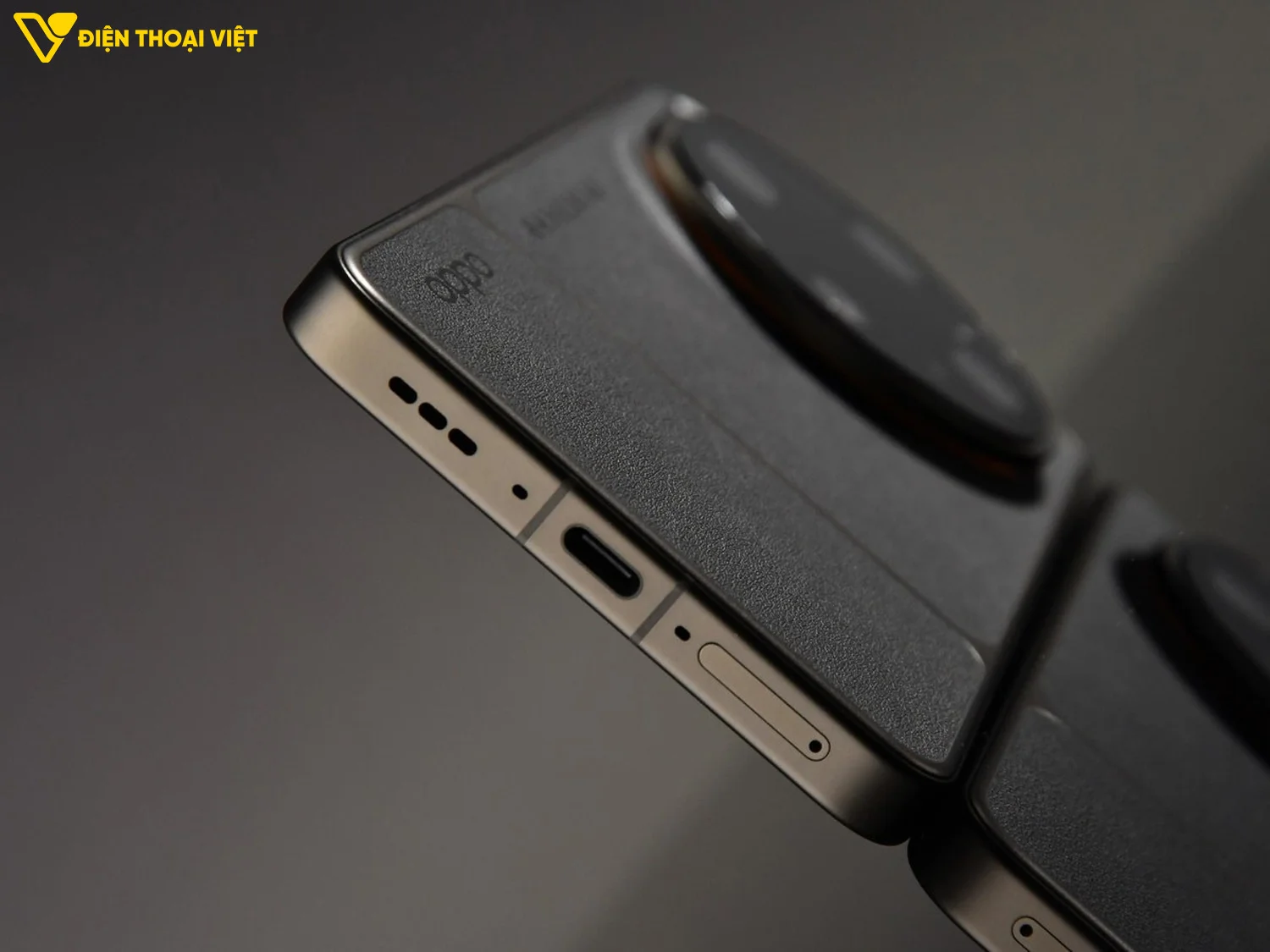Cạnh dưới OPPO Find X9 Ultra
