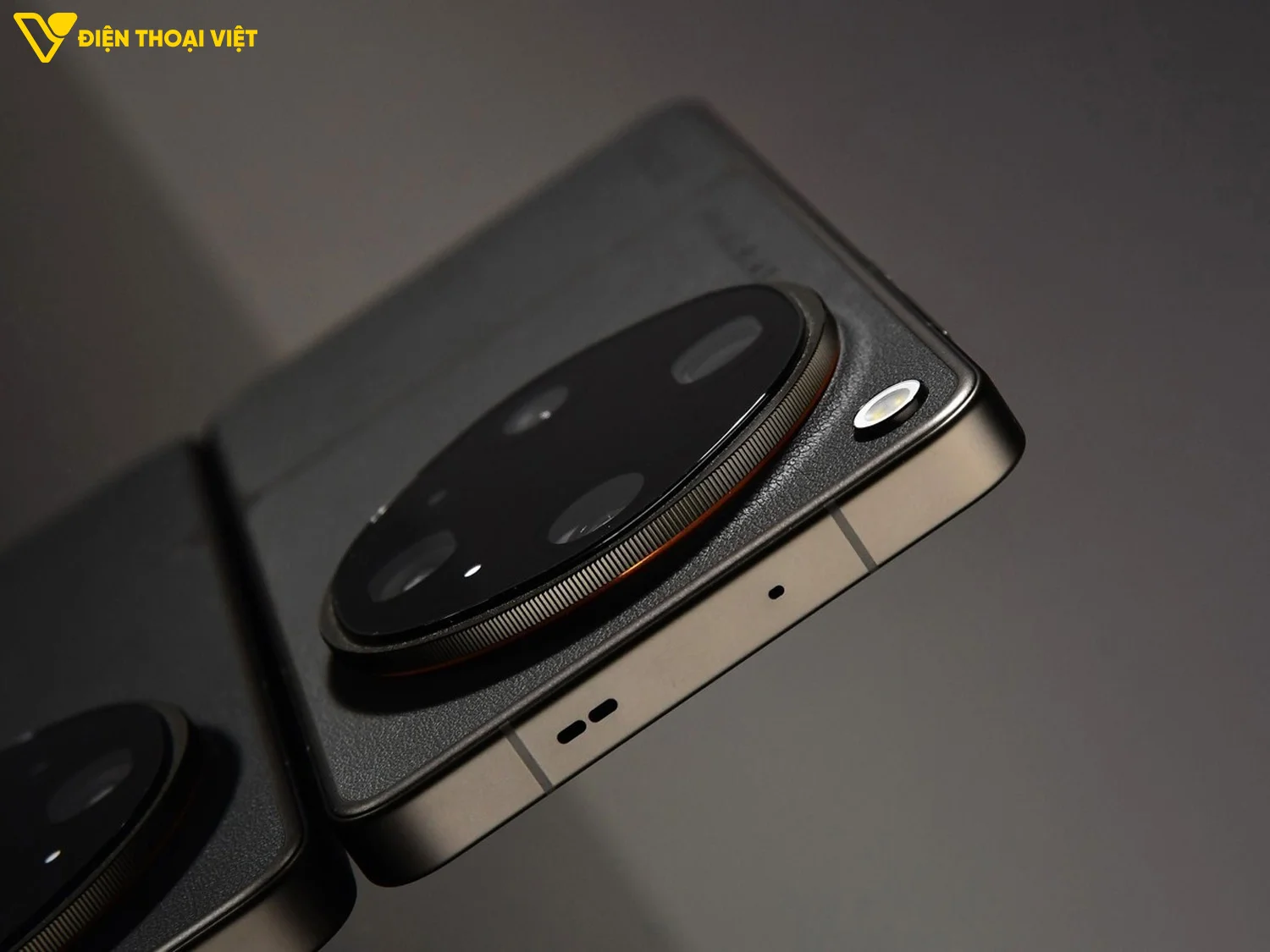 Cạnh trên OPPO Find X9 Ultra