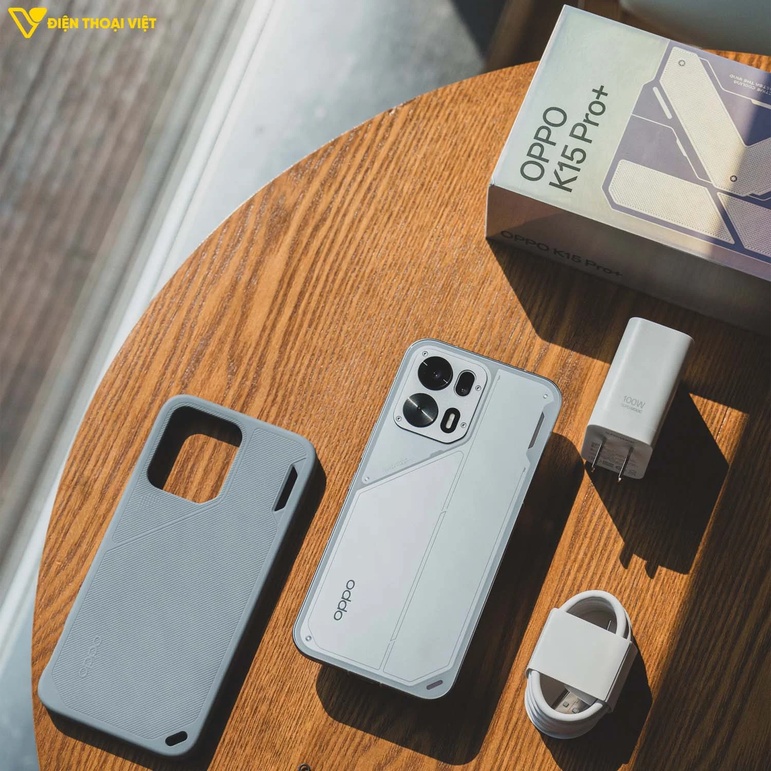 Bộ phụ kiện bên trong hộp