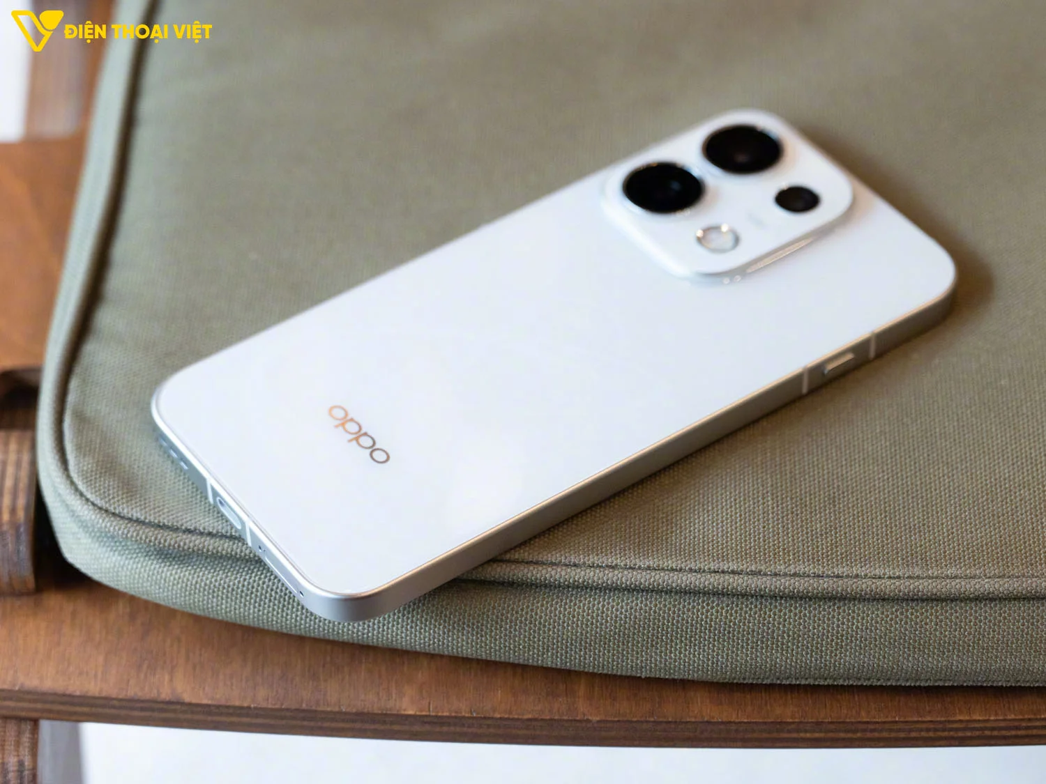 Thiết kế cạnh trái và cạnh dưới OPPO Reno16 Pro