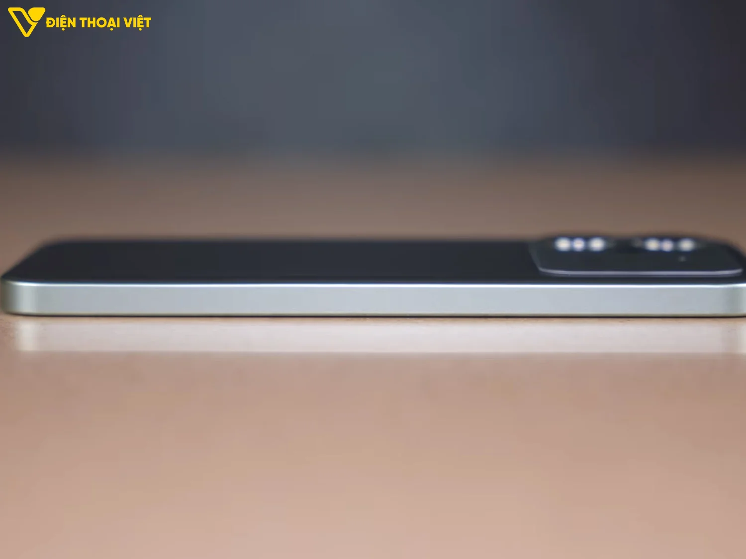 Thiết kế cạnh trái của POCO M8 Power