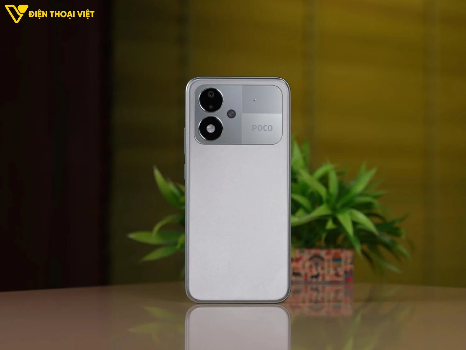 Thiết kế mặt lưng của POCO M8 Power