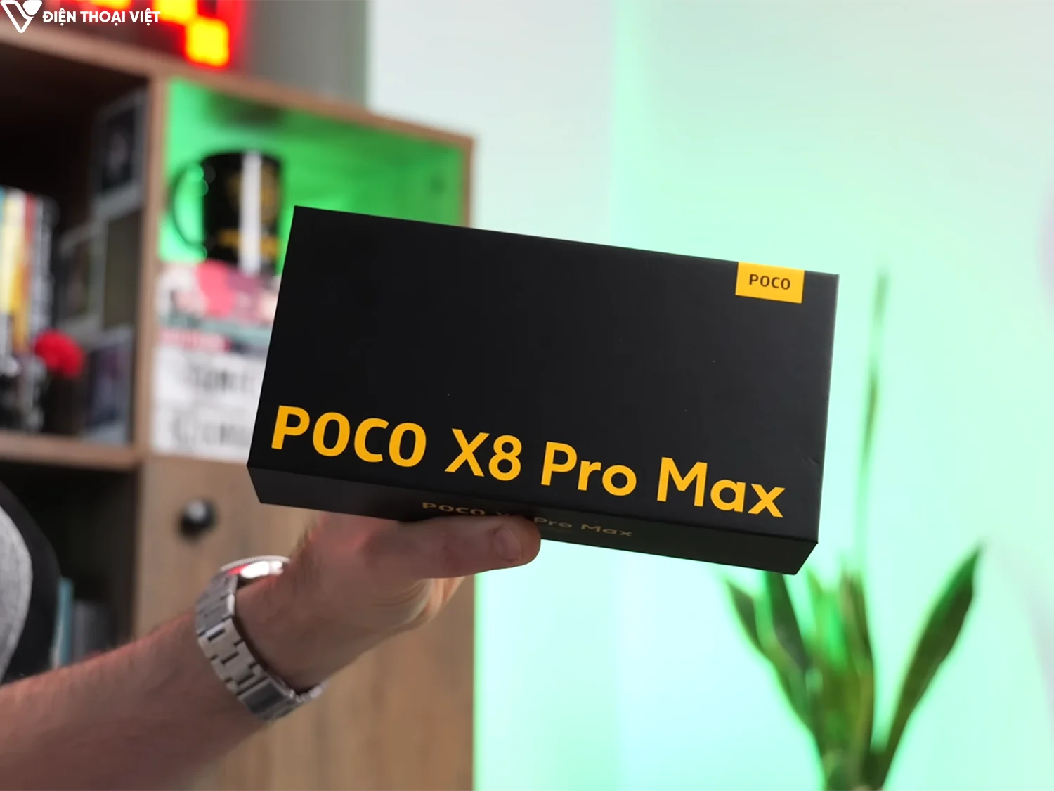 tren-tay-poco-x8-pro-max-hop-dung