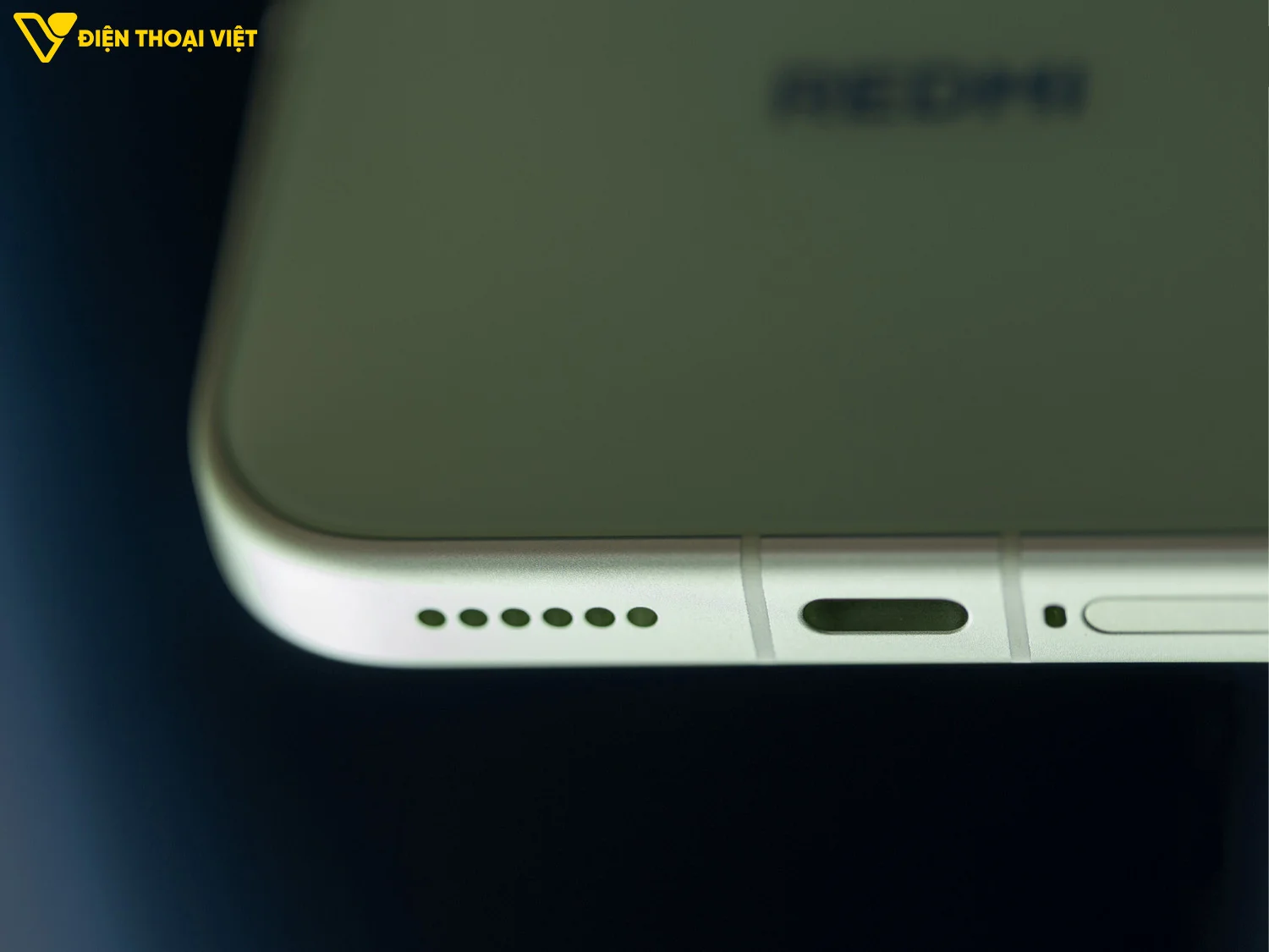 Cạnh dưới của điện thoại REDMI K100 Pro