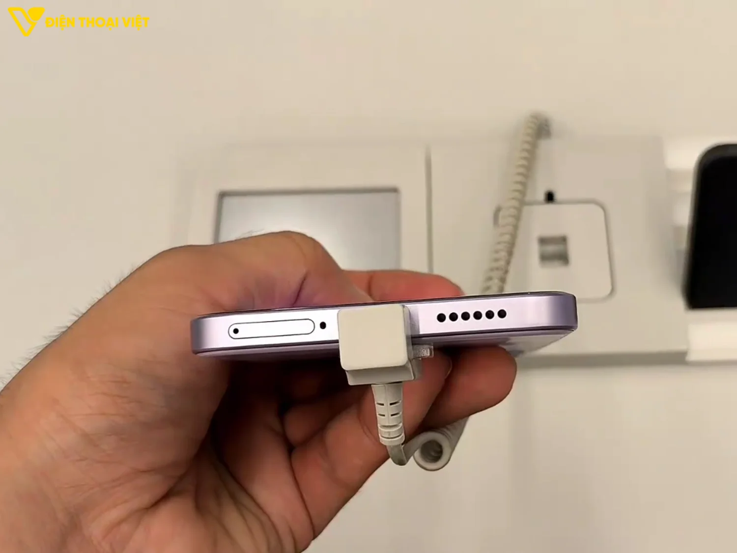 Cạnh dưới REDMI Note 17 đầy đủ các chức năng