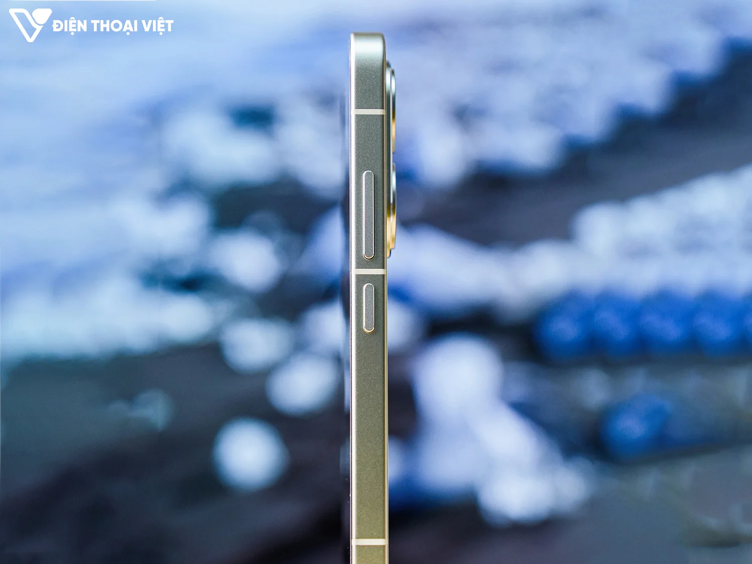 tren-tay-redmi-turbo-4-pro-canh-phai