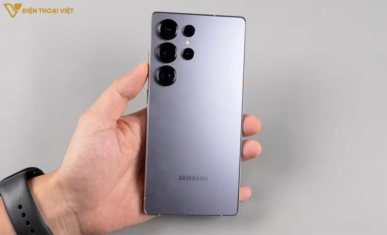 Kích thước máy khá lớn