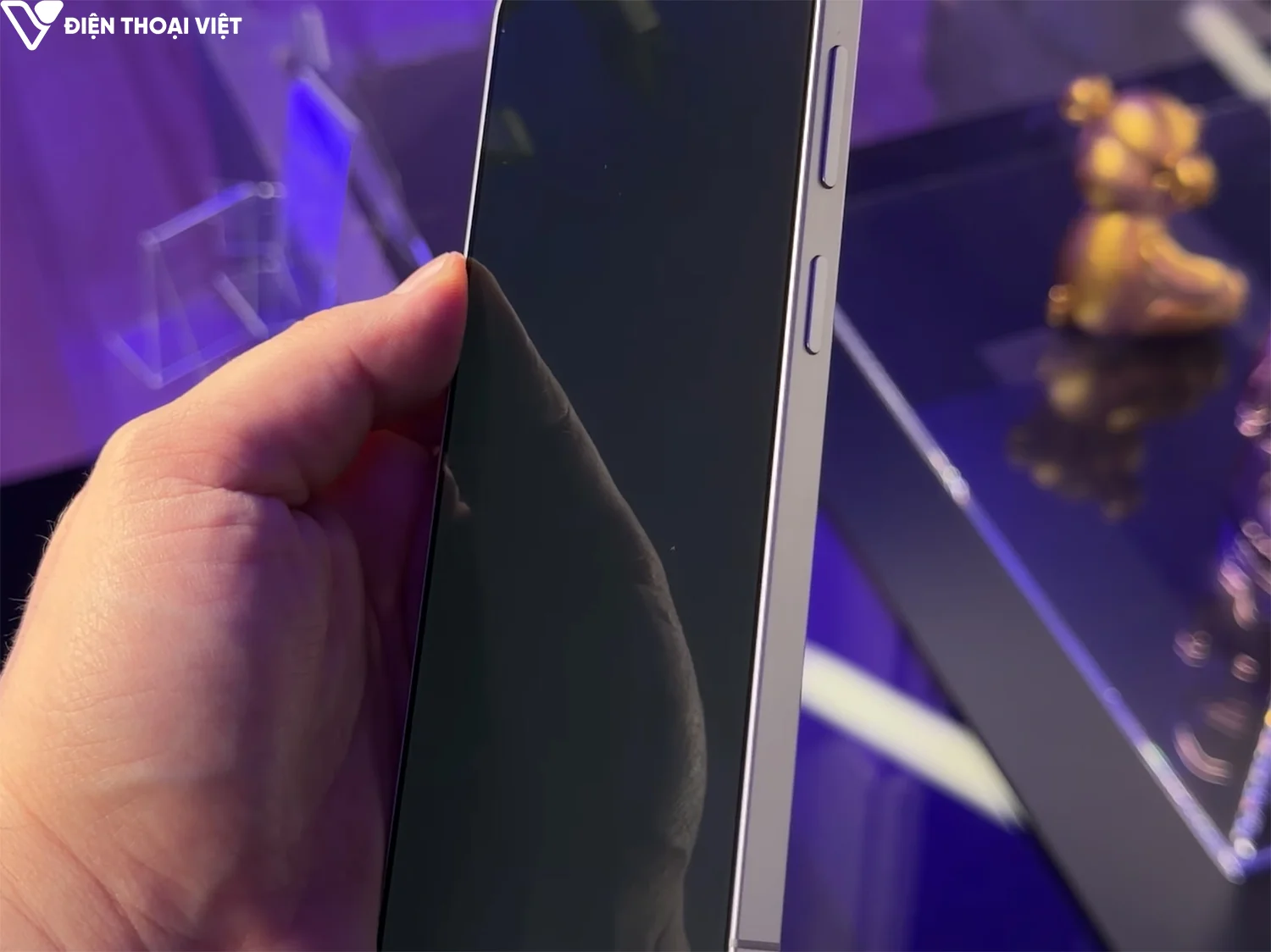 tren-tay-samsung-s26-canh-ben