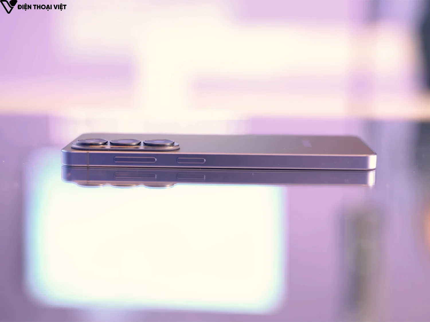 tren-tay-samsung-s26-plus-canh-ben