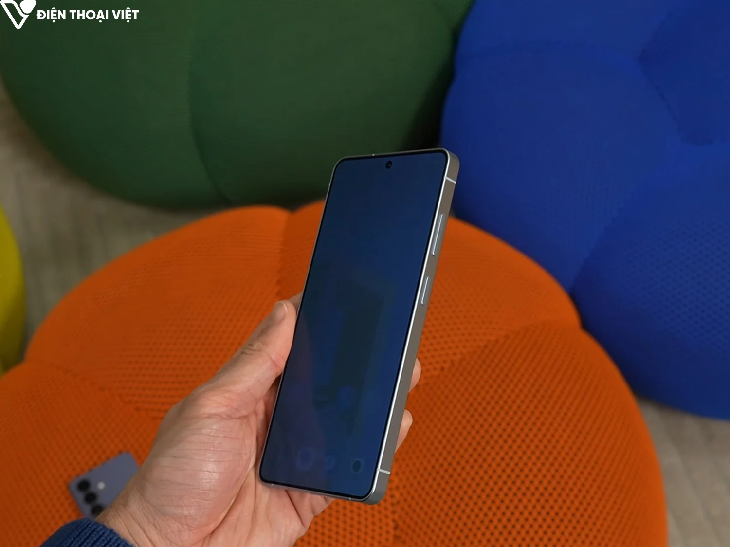 tren-tay-samsung-s26-ultra-canh-phai