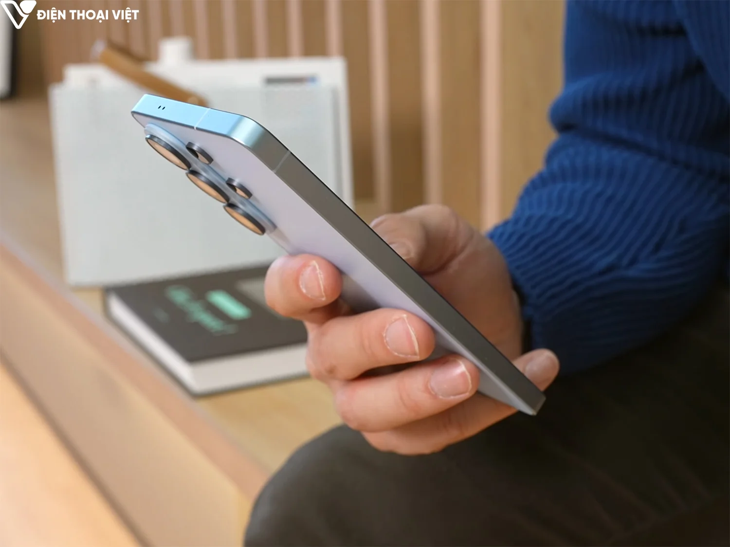 tren-tay-samsung-s26-ultra-canh-tren-va-ben