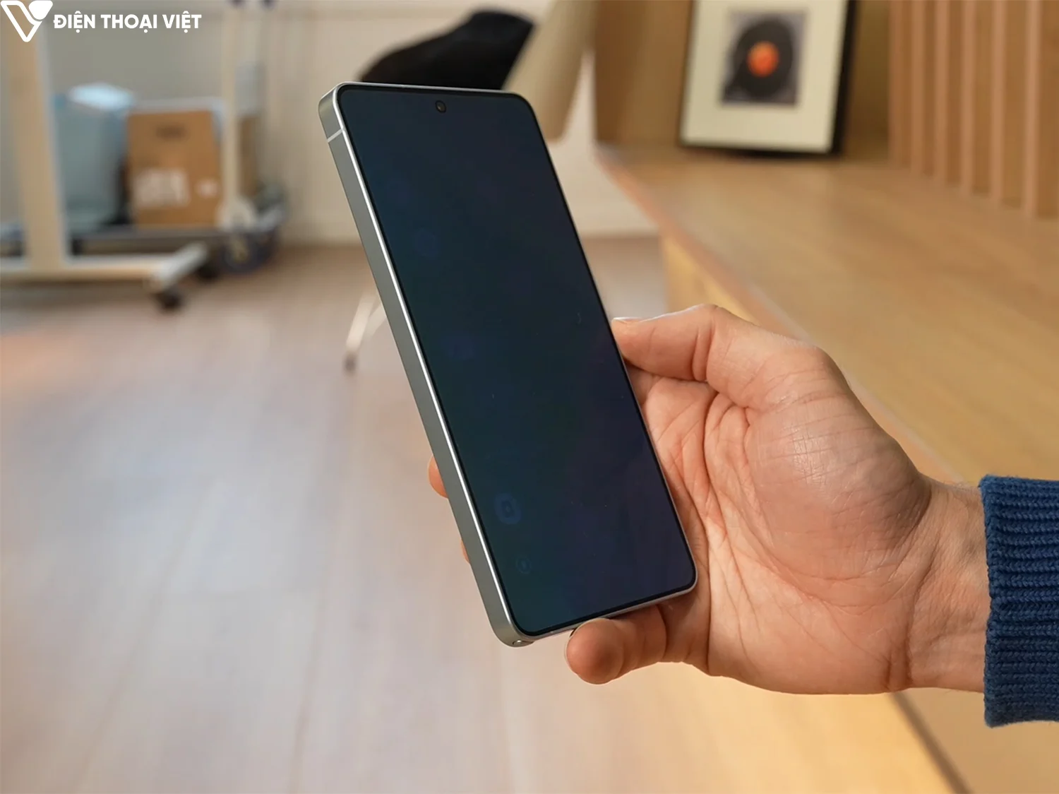tren-tay-samsung-s26-ultra-man-hinh-chong-nhin-trom