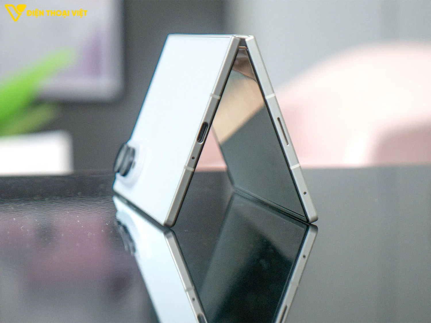 Cạnh dưới của Samsung Z Fold 8