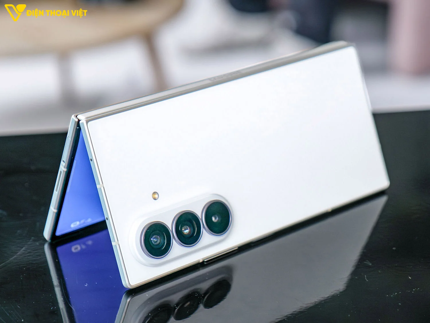 Thiết kế cạnh bản lề