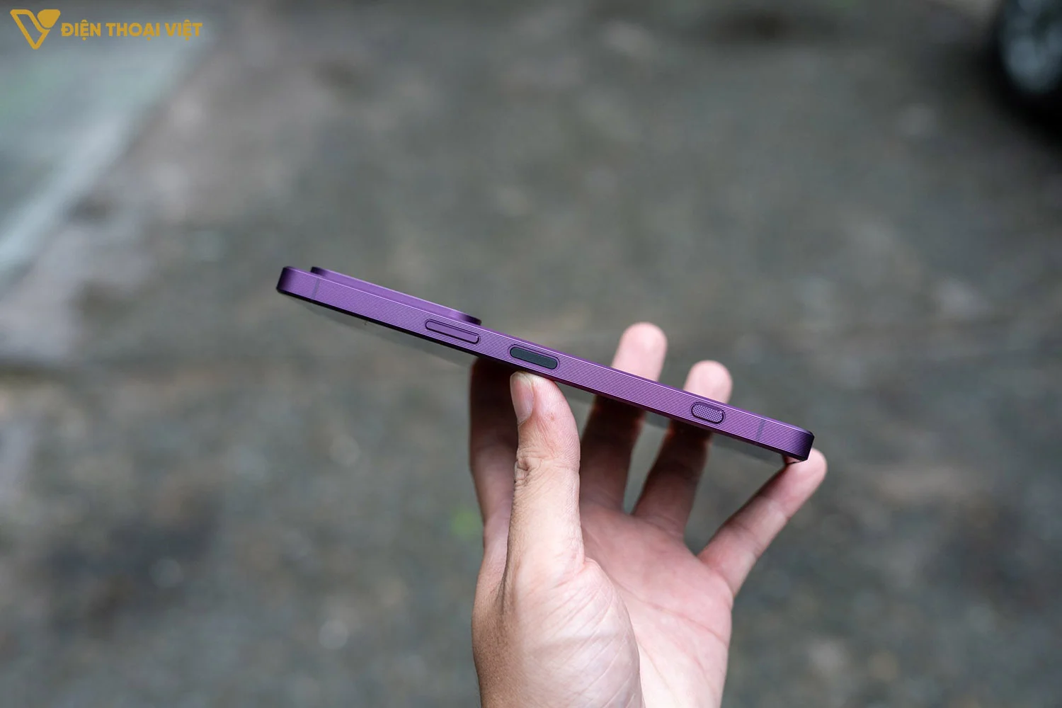 Sony vẫn trang bị đầy đủ các nút bấm