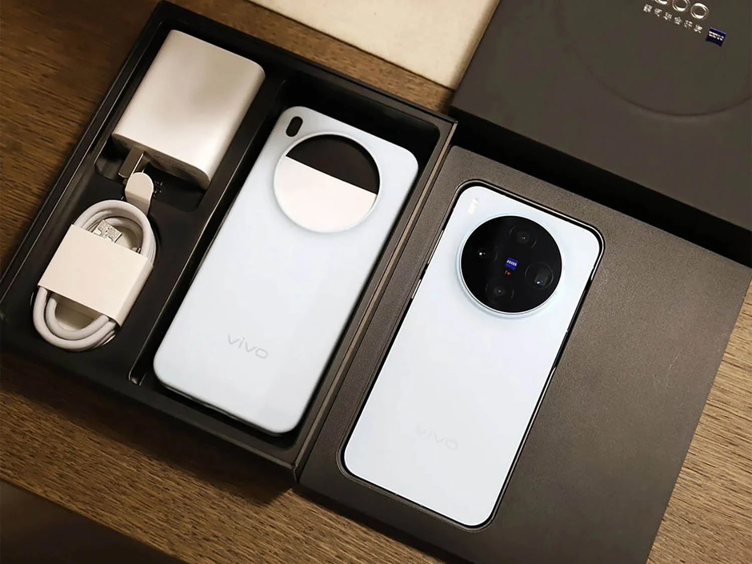 Pin siêu lớn 7000mAh & Sạc nhanh 100W