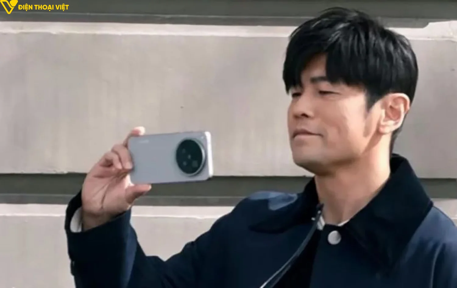 Jay Chou bị bắt gặp sử dụng điện thoại Vivo X500 Pro