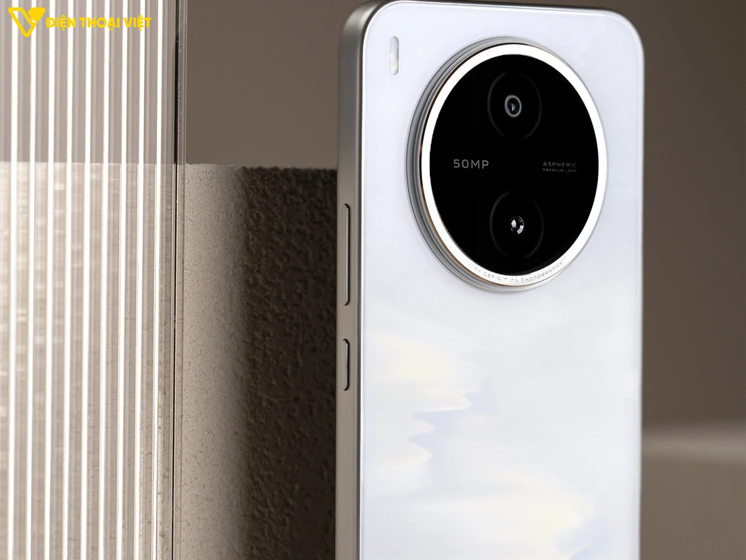 Cạnh phải Vivo Y600 Pro