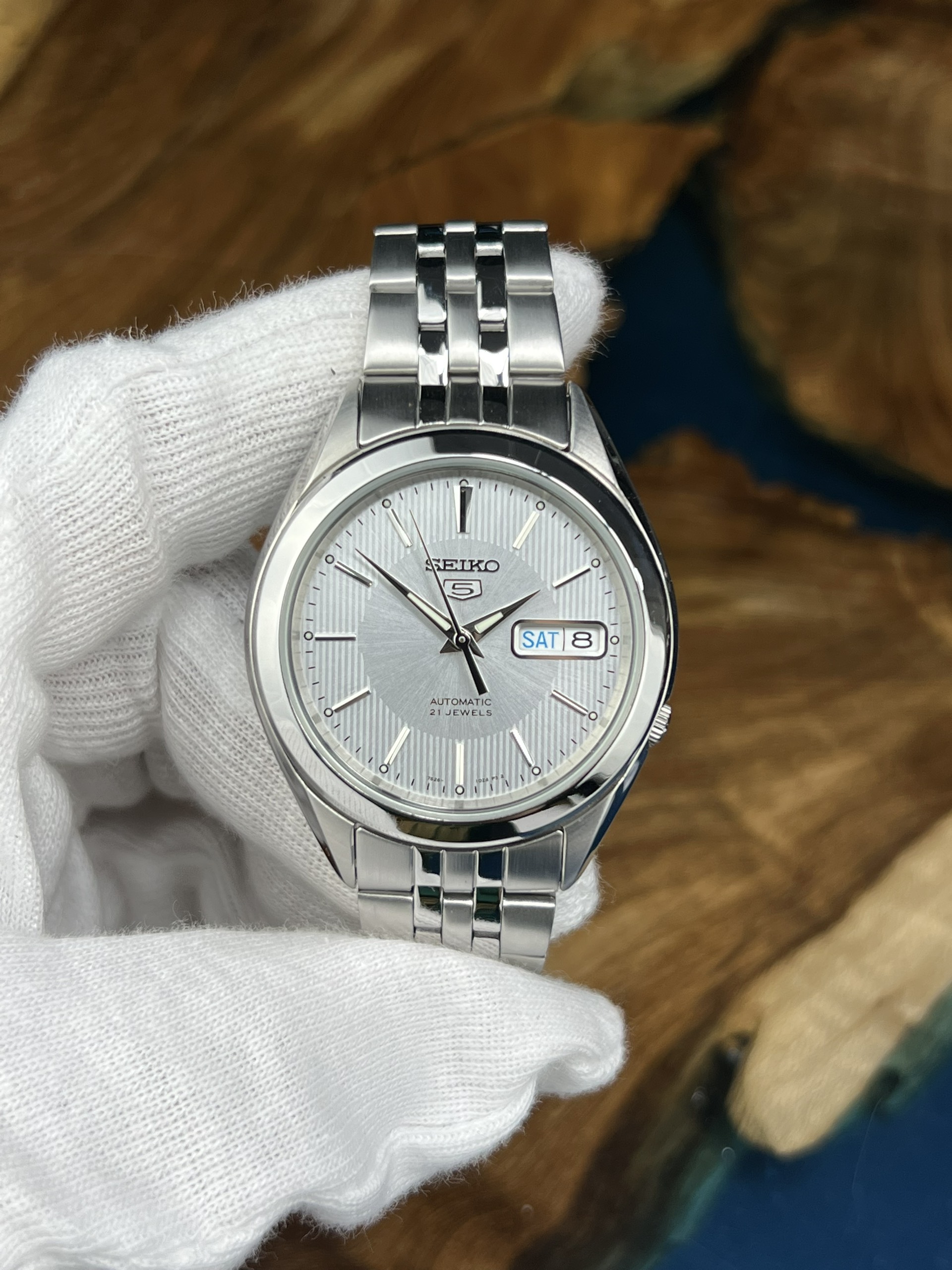 11-83f18bc8-7758-4c24-a392-b0d0da1029c7