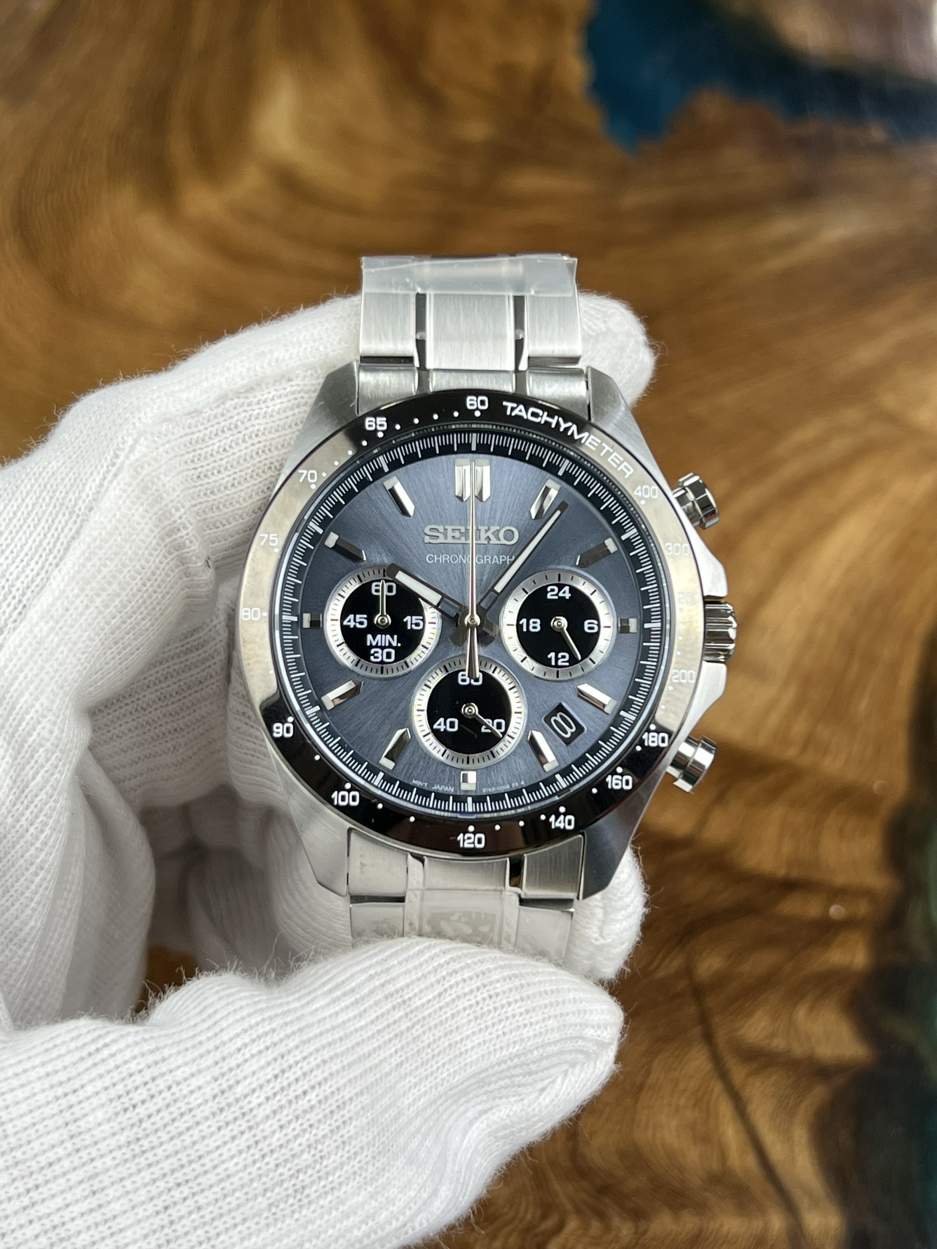 11-8cdec834-e906-4bb9-953f-0f45046370c8