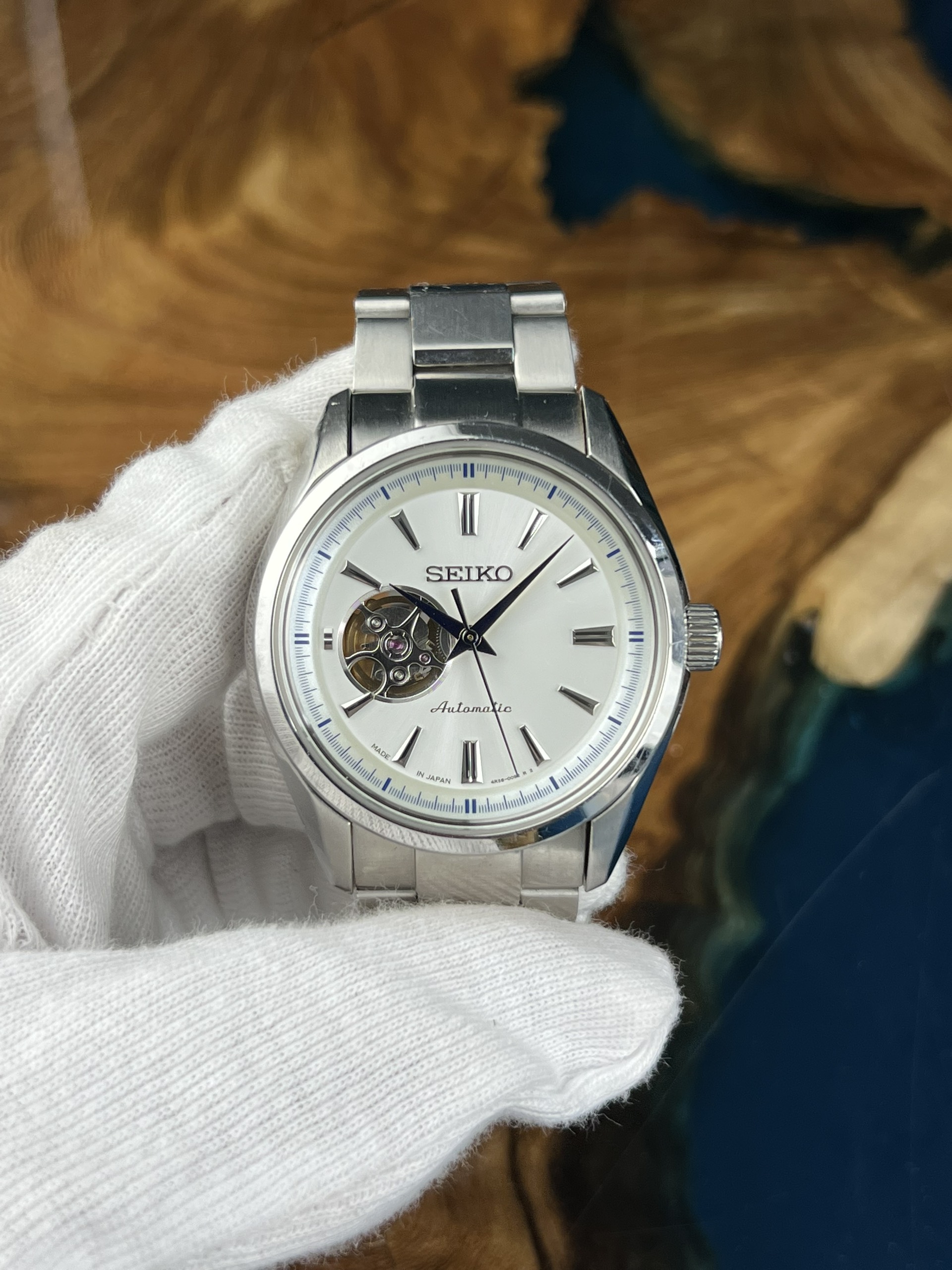 11-98762266-a0a9-4571-8f55-7caa0db39e62